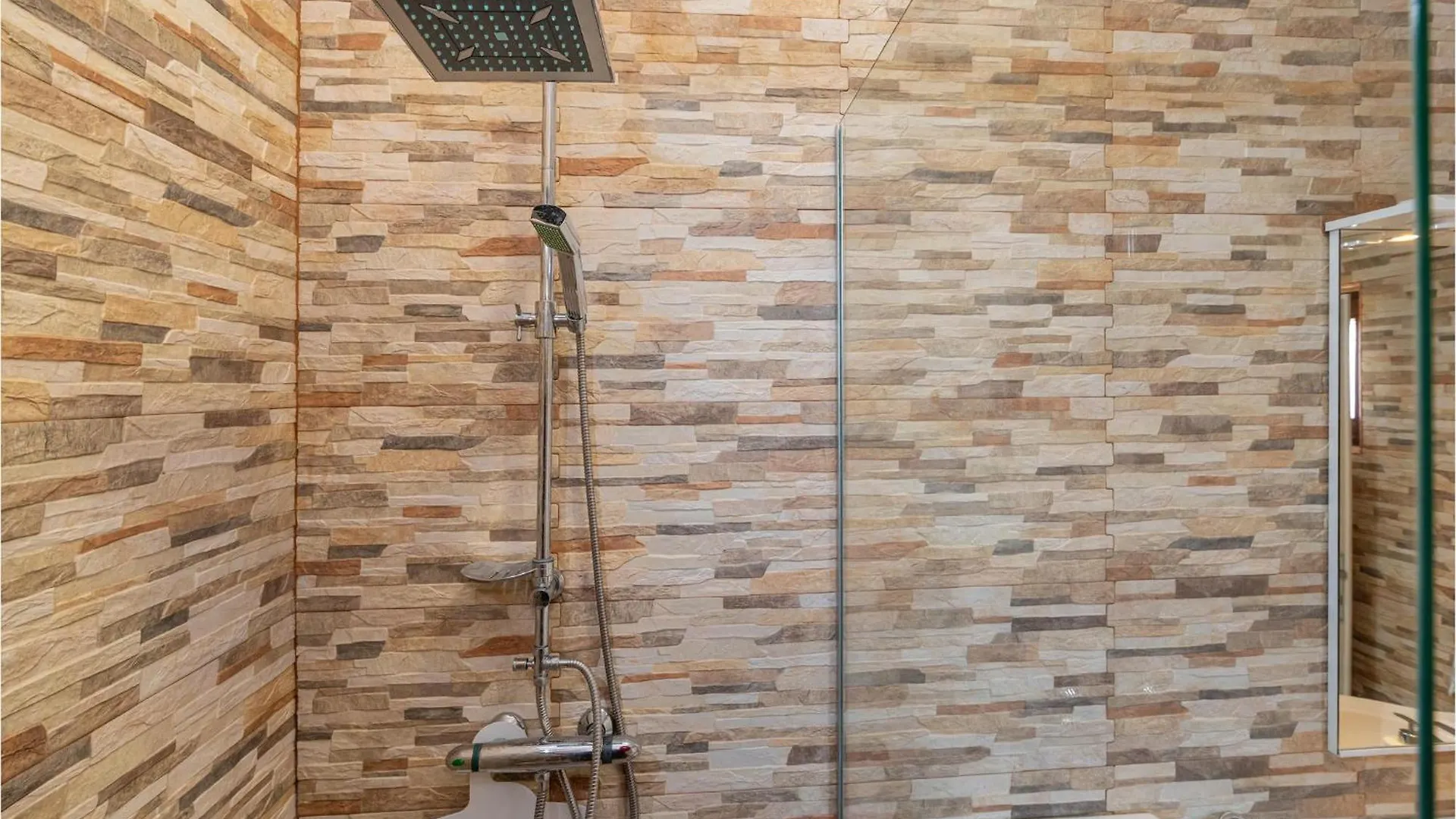 Gorgeous Apartment In Maslenica With Wifi