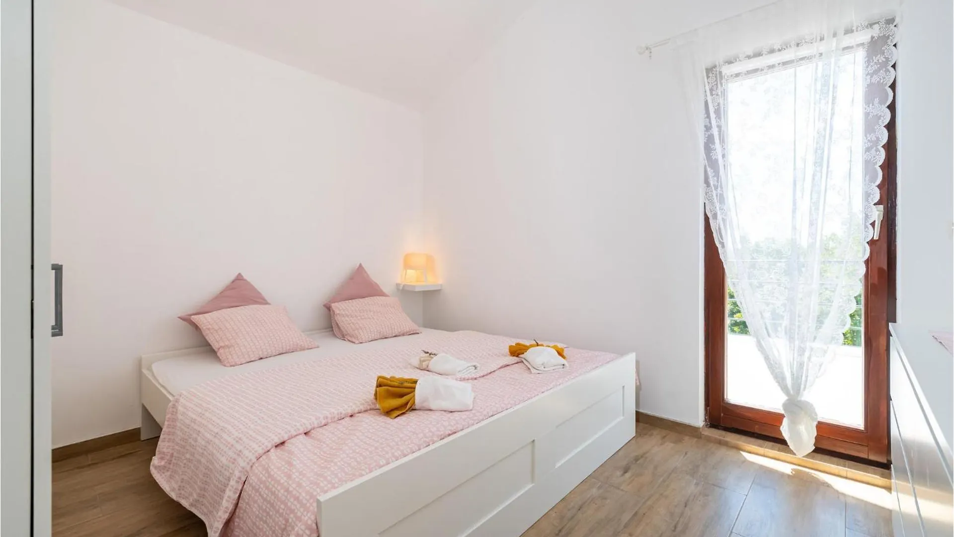 Gorgeous Apartment In Maslenica With Wifi