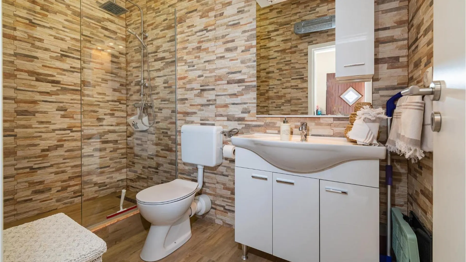 Gorgeous Apartment In Maslenica With Wifi Croatia