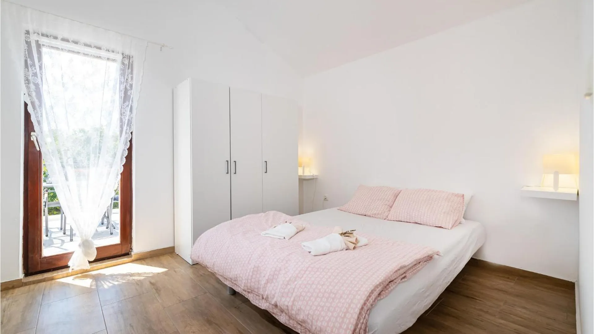 Gorgeous Apartment In Maslenica With Wifi 0*,  Croatia
