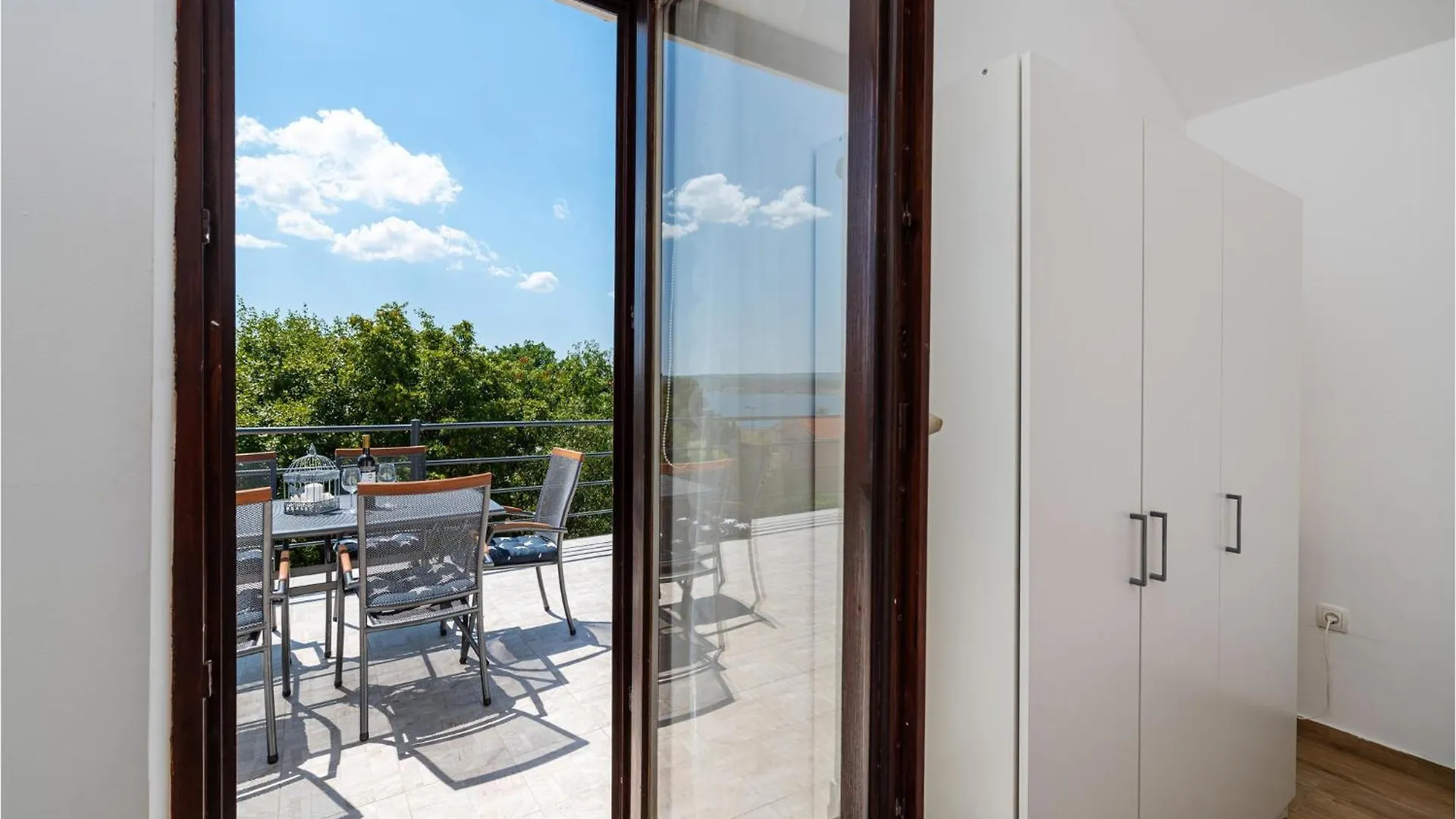 Gorgeous Apartment In Maslenica With Wifi