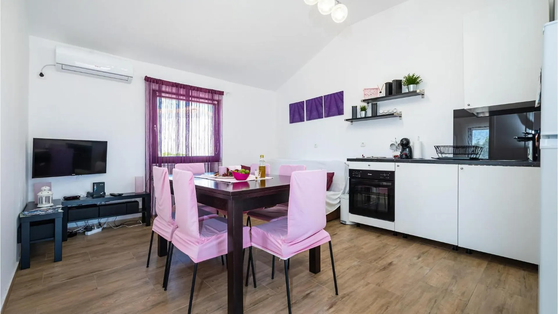 Gorgeous Apartment In Maslenica With Wifi