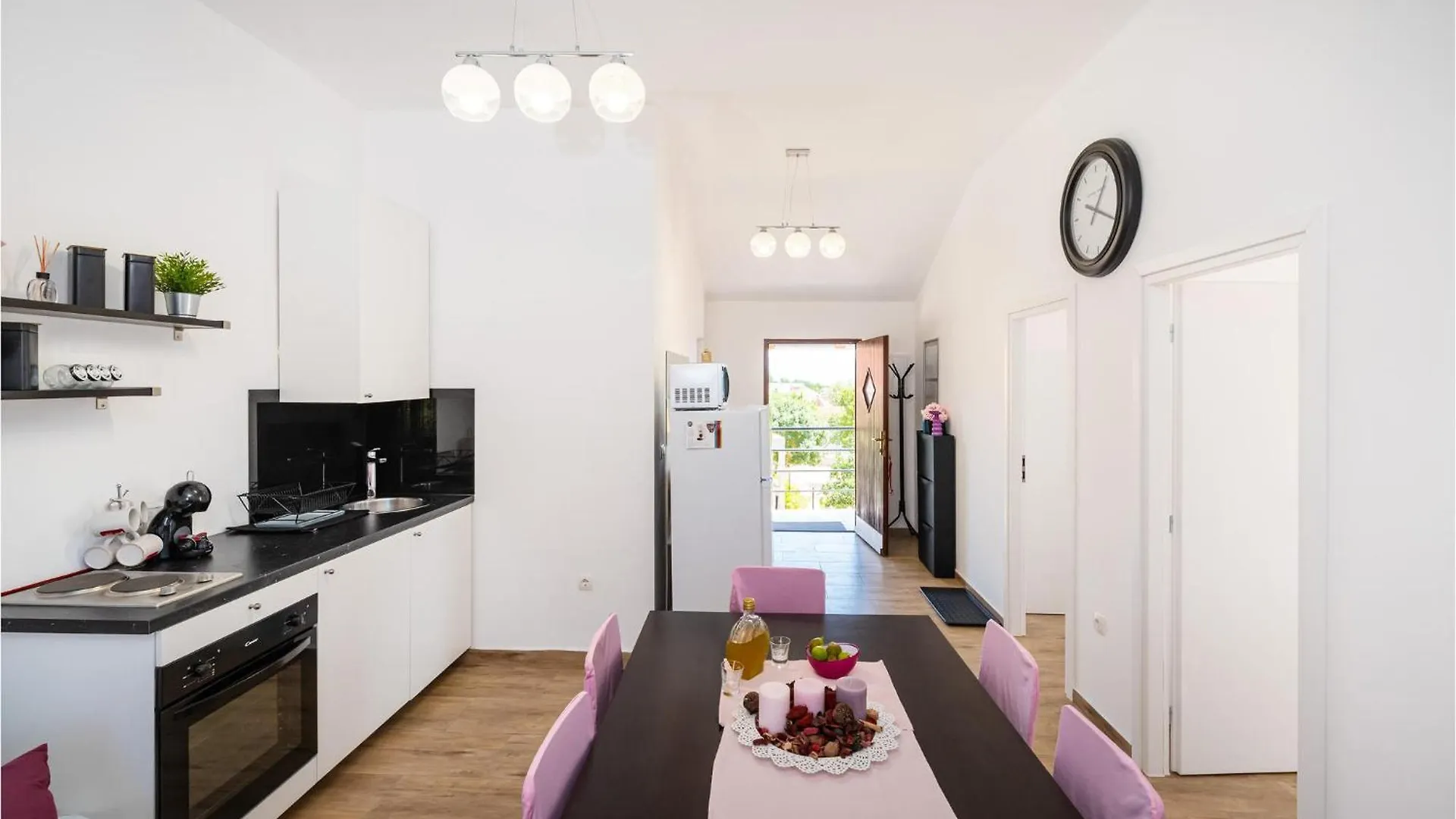 Gorgeous Apartment In Maslenica With Wifi